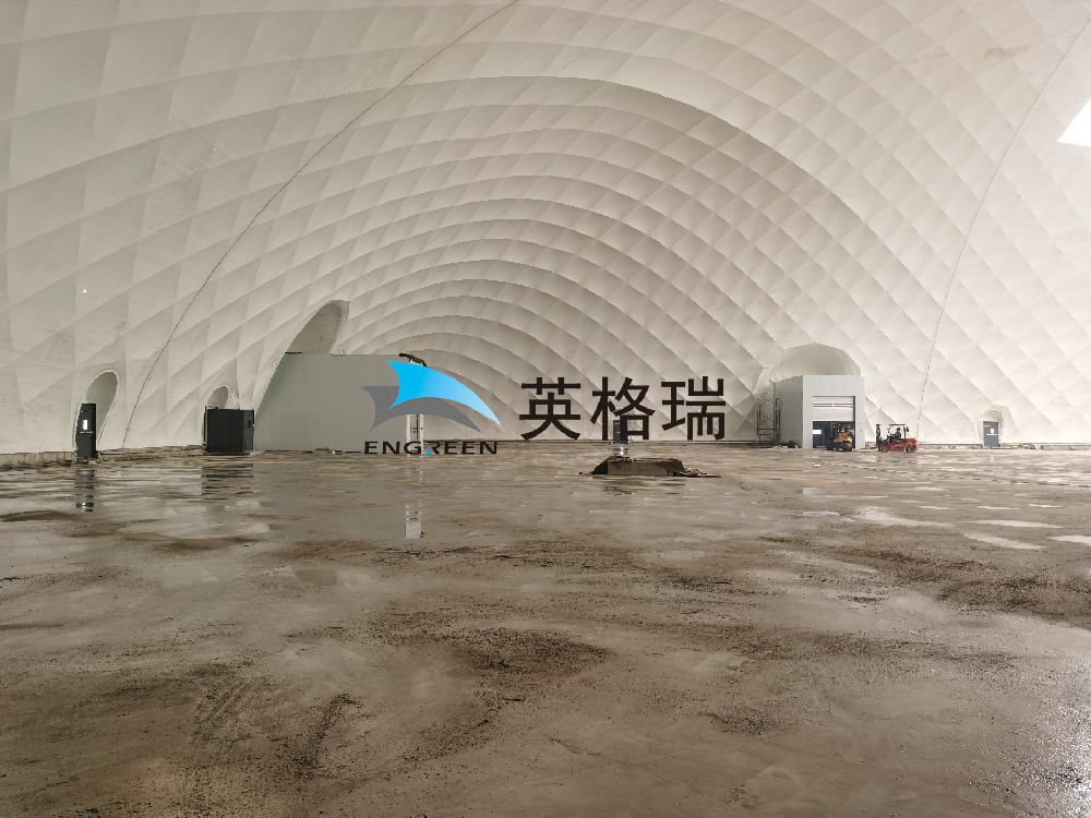 氣膜倉庫內(nèi)部空間無礙，大型機械可自由運行，空間利用率高