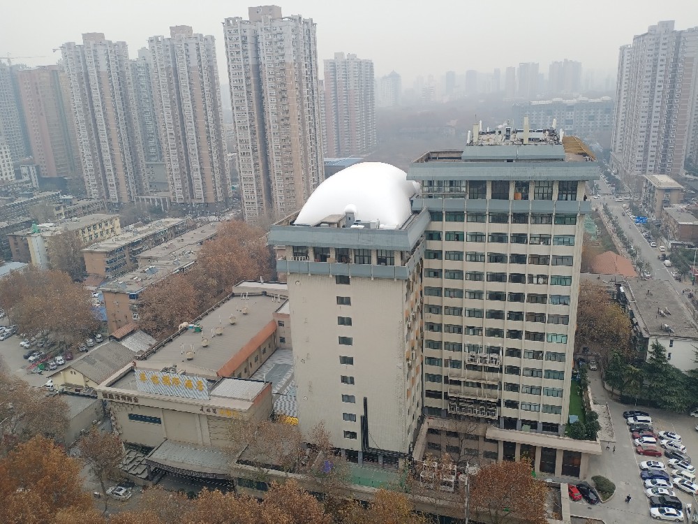 樓頂氣膜體育館是一種新型的體育場館建筑，在未來的發(fā)展中有著廣闊的前景